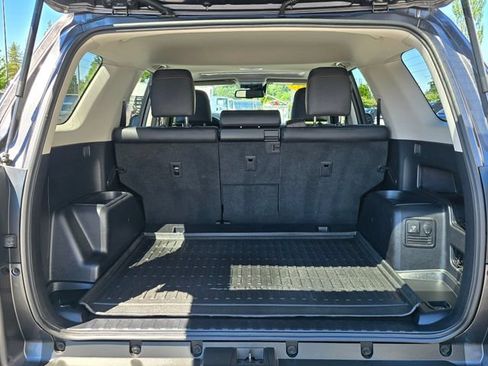 Used 2023 Toyota 4Runner TRD Off-Road Premium w/ Off Road Premium Plus Package AWD/4WD image 18