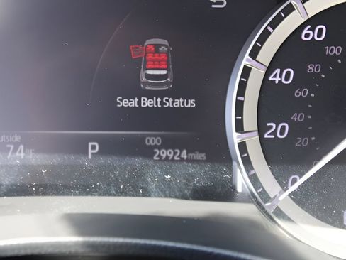 Used 2023 Toyota Highlander XLE AWD/4WD image 13