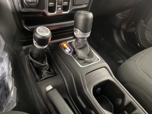 Used 2022 Jeep Wrangler Unlimited Sport AWD/4WD image 30