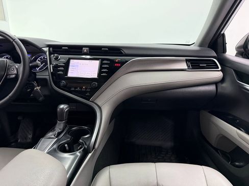 Used 2018 Toyota Camry SE w/ Accessory Appearance Package image 26