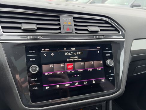 Certified 2024 Volkswagen Tiguan SE R-Line image 28