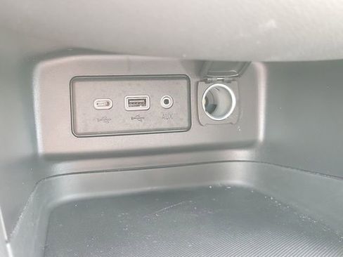 Certified 2024 Chevrolet Equinox LT w/ LPO, Floor Liner Package FWD image 33