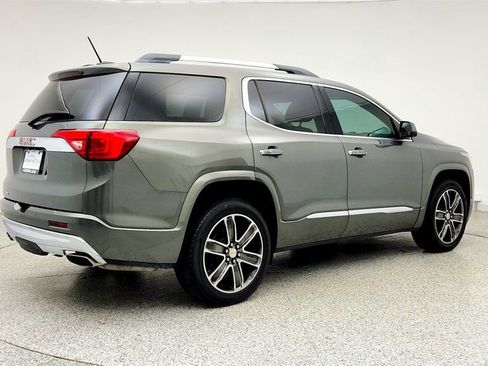 Used 2017 GMC Acadia Denali w/ Technology Package FWD image 5
