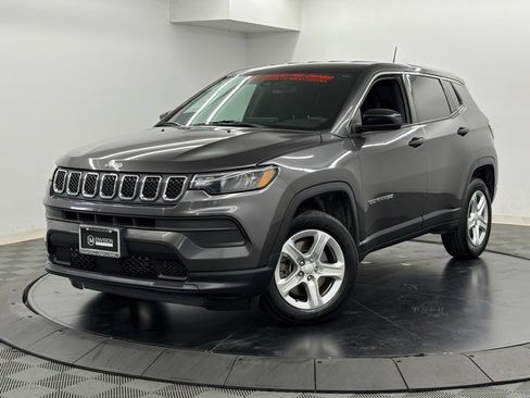 Used 2023 Jeep Compass Sport AWD/4WD image 3
