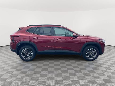 Used 2024 Chevrolet Trax LT w/ Driver Confidence Package FWD image 4