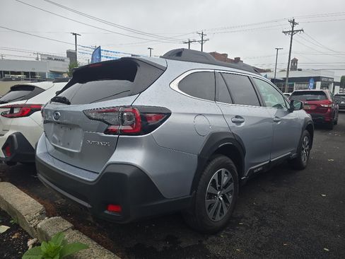 Used 2025 Subaru Outback Premium AWD/4WD image 4