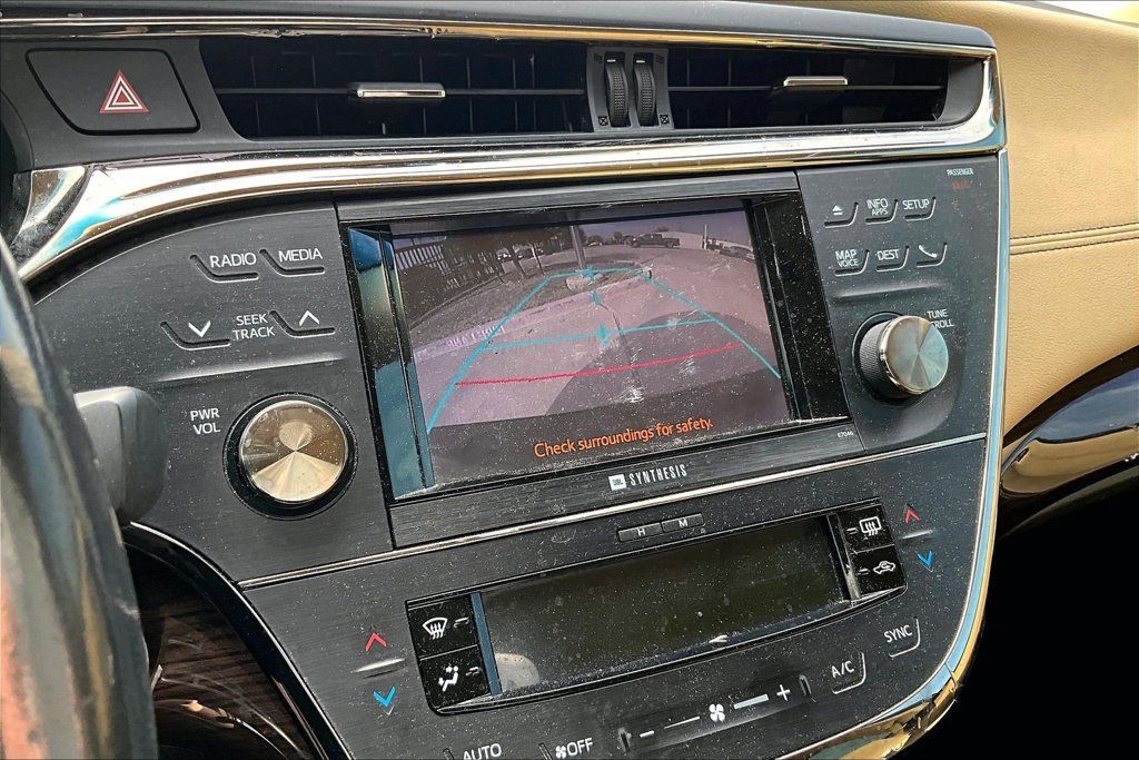 Used 2013 Toyota Avalon Limited w/ Technology Pkg FWD image 27
