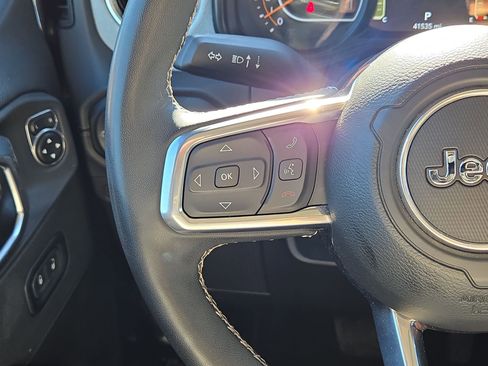 Used 2025 Jeep Wrangler Unlimited Sahara AWD/4WD image 21