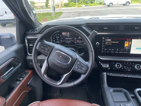Used 2024 GMC Sierra 3500 Denali Ultimate AWD/4WD image 16