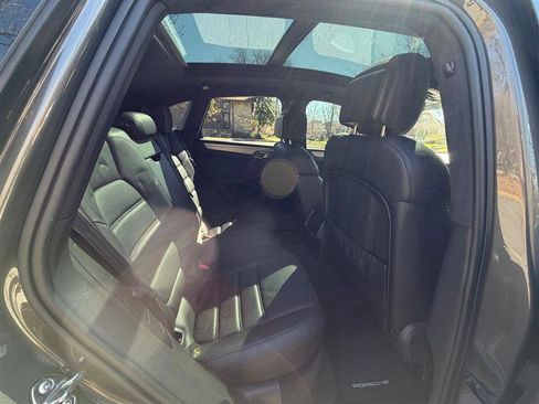 Used 2015 Porsche Macan Turbo image 19
