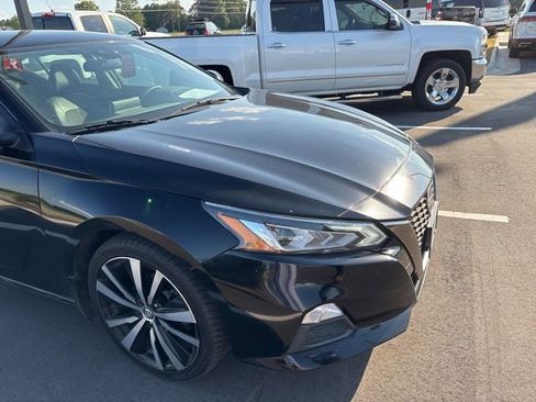 Used 2020 Nissan Altima 2.5 SR w/ Premium Package FWD image 3