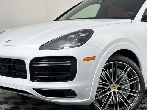 Used 2023 Porsche Cayenne Turbo image 6