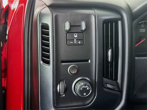 Used 2018 Chevrolet Silverado 1500 Custom w/ Custom Value Package image 10