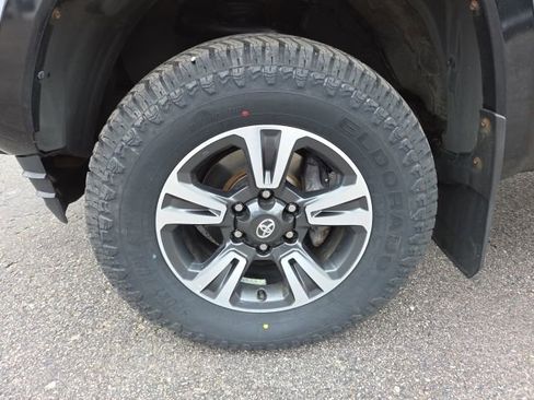 Used 2018 Toyota Tacoma TRD Sport image 64