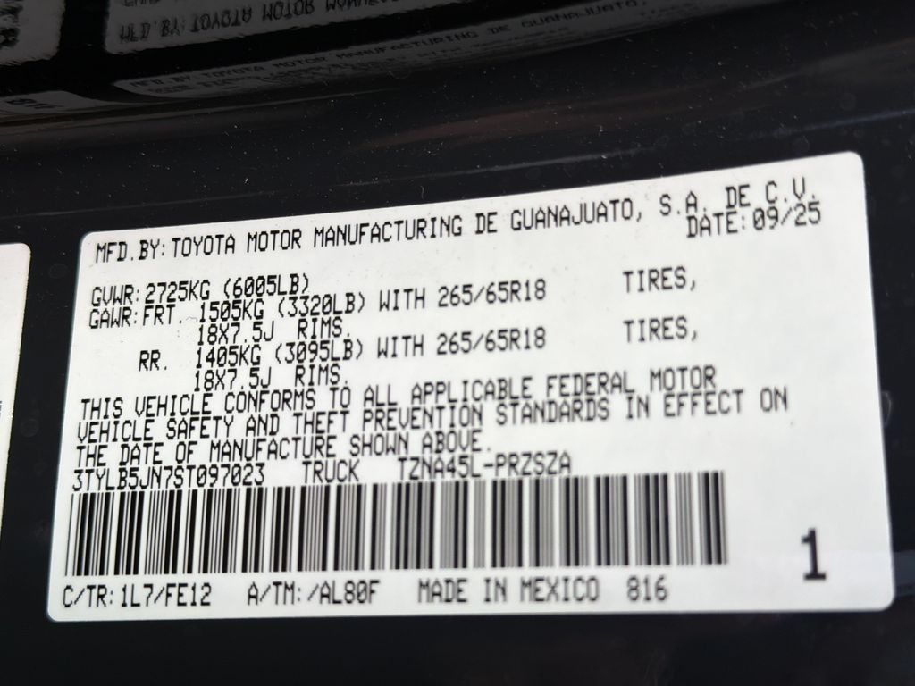 Used 2025 Toyota Tacoma TRD Sport AWD/4WD image 31