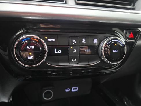 Used 2025 Chevrolet Trax LT FWD image 22