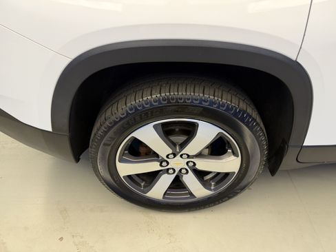 Used 2021 Chevrolet Traverse LT w/ LT Premium Package AWD/4WD image 8