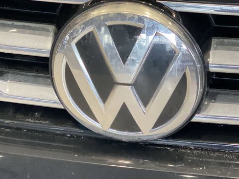 Used 2019 Volkswagen Tiguan S AWD/4WD image 10
