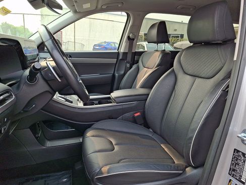 Certified 2024 Hyundai Palisade SEL FWD image 13