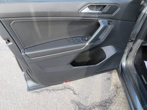 Used 2020 Volkswagen Tiguan SE w/ Panoramic Sunroof Package AWD/4WD image 14