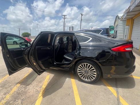 Used 2018 Ford Fusion SE w/ Fusion SE Technology Package FWD image 10