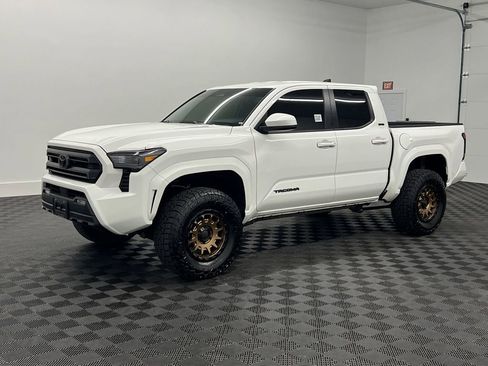 Used 2025 Toyota Tacoma SR5 image 1