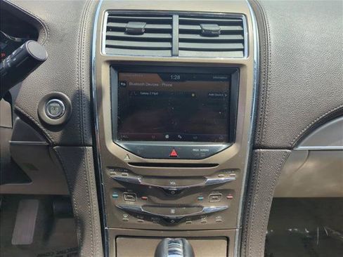 Used 2014 Lincoln MKX FWD image 16