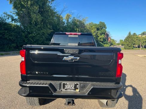 Used 2024 Chevrolet Silverado 3500 High Country w/ High Country Premium Package AWD/4WD image 11