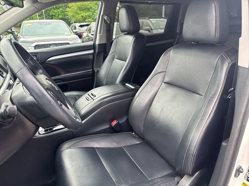 Used 2016 Toyota Highlander XLE AWD/4WD image 17