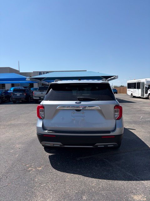 Used 2022 Ford Explorer XLT w/ Equipment Group 202A RWD image 3