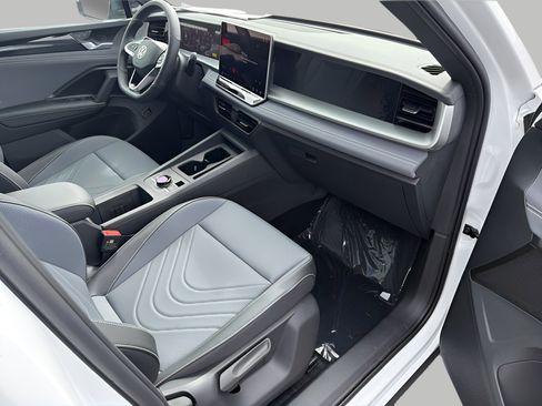 New 2026 Volkswagen Tiguan SE R-Line AWD/4WD image 10