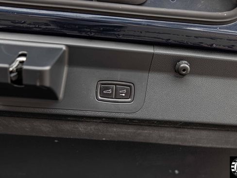 Used 2018 Porsche Panamera 4 AWD/4WD image 15