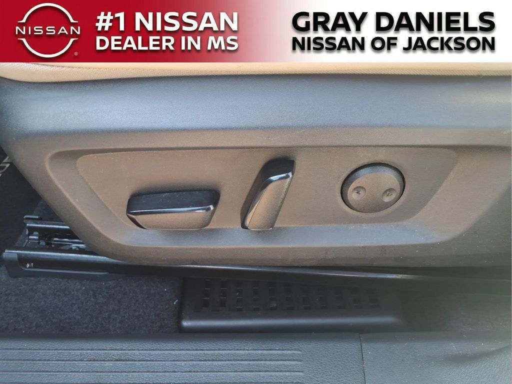 Used 2023 Nissan Rogue SV w/ SV Premium B Package FWD image 13