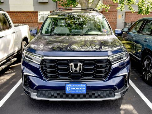 Used 2023 Honda Pilot Touring image 3