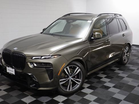 Used 2025 BMW X7 xDrive40i w/ M Sport Package image 2