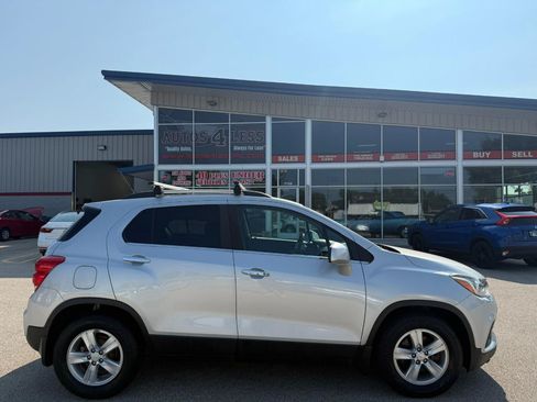 Used 2017 Chevrolet Trax LT w/ LT Convenience Package FWD image 5