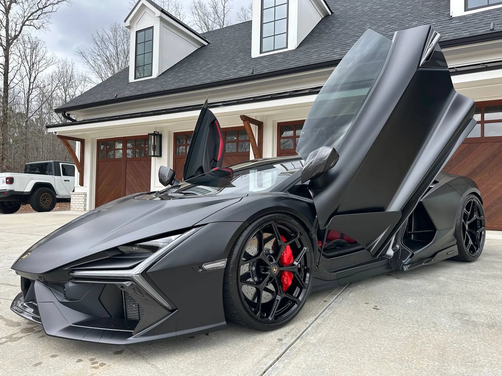 Used 2024 Lamborghini Revuelto AWD/4WD image 2