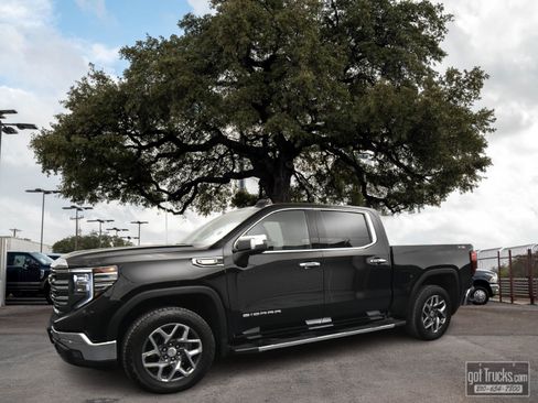 Used 2022 GMC Sierra 1500 SLT w/ SLT Premium Plus Package image 1