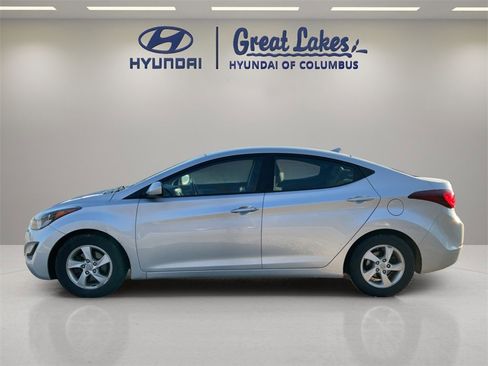 Used 2015 Hyundai Elantra SE image 2