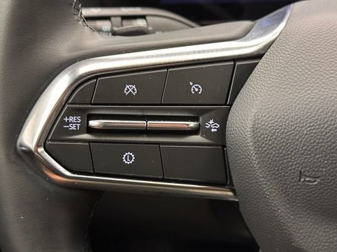 Used 2026 Chevrolet Equinox LT AWD/4WD image 9