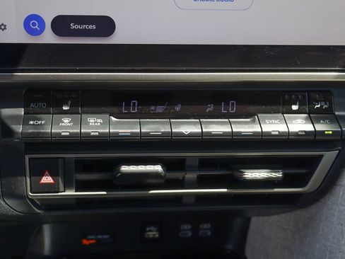 Used 2025 Toyota Camry XLE FWD image 32