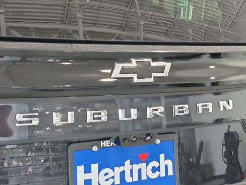 Used 2025 Chevrolet Suburban High Country AWD/4WD image 26