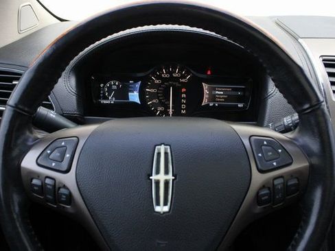 Used 2012 Lincoln MKX AWD image 16