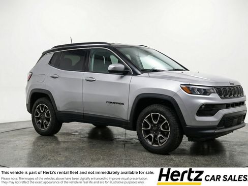 Used 2025 Jeep Compass Trailhawk image 1