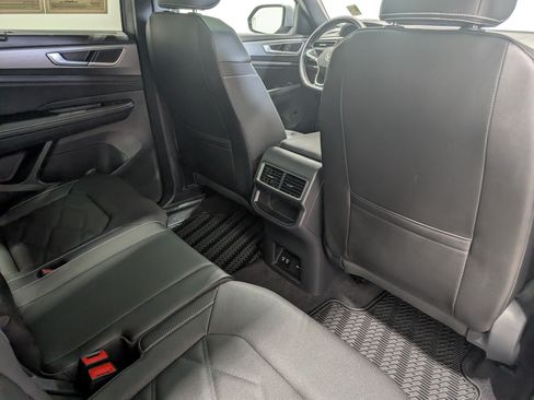Used 2026 Volkswagen Atlas Cross Sport SE AWD/4WD image 16