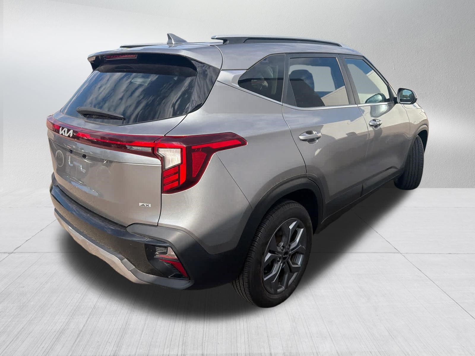 Used 2024 Kia Seltos S AWD/4WD image 3