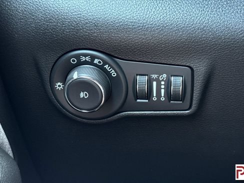 Used 2024 Jeep Compass Latitude AWD/4WD image 31