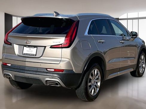 Used 2022 Cadillac XT4 Premium Luxury w/ Enhanced Visibility Package FWD image 2