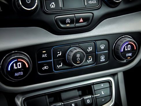 Used 2022 GMC Terrain SLT image 22