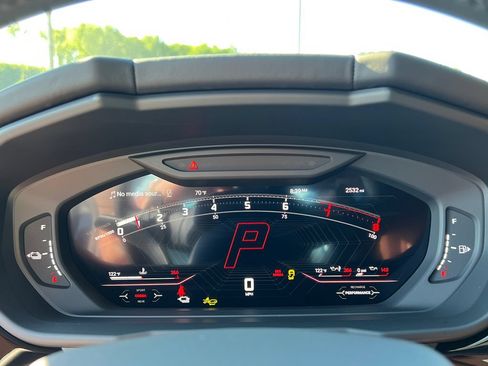 Used 2025 Lamborghini Urus SE AWD/4WD image 19